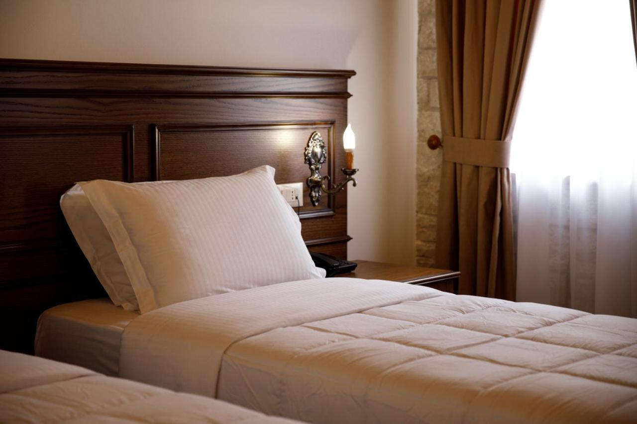 Gjirokastër Rose Garden Hotel מראה חיצוני תמונה