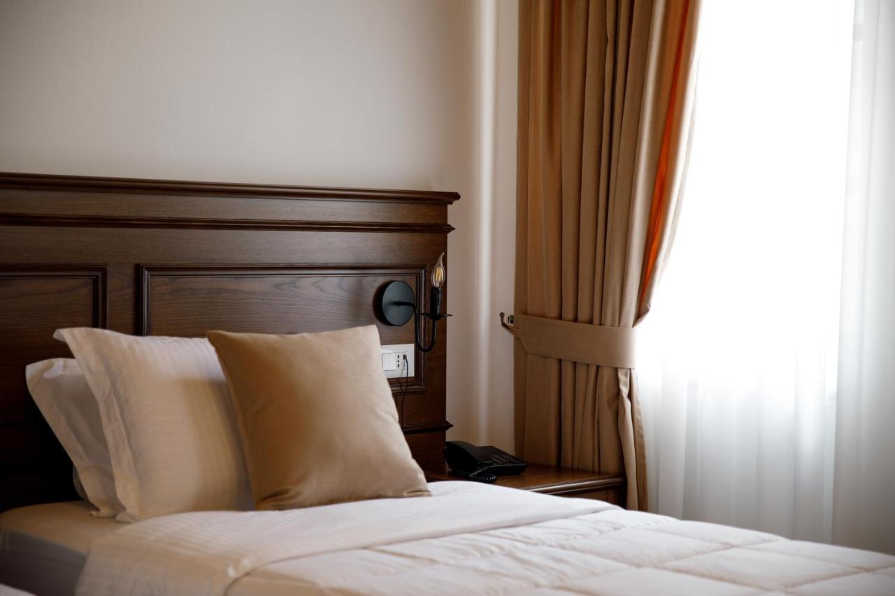 Gjirokastër Rose Garden Hotel מראה חיצוני תמונה
